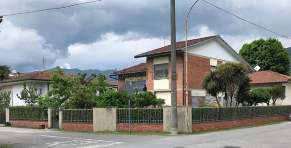 casa indipendente in vendita a Pietrasanta