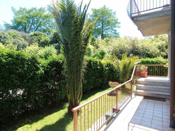 casa indipendente in vendita a Pietrasanta in zona Fiumetto