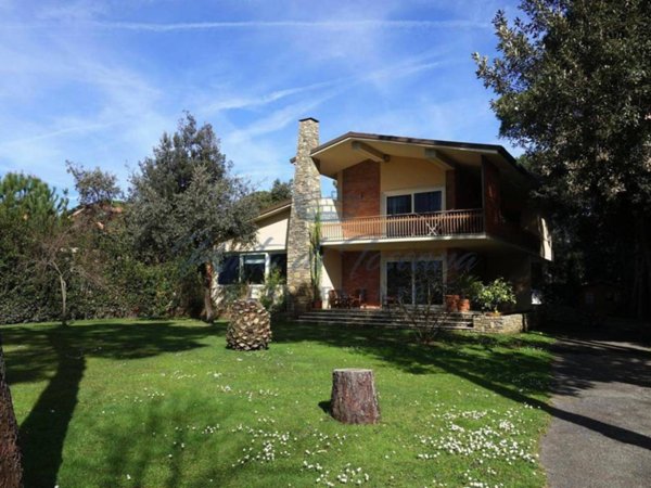 casa indipendente in vendita a Pietrasanta in zona Fiumetto