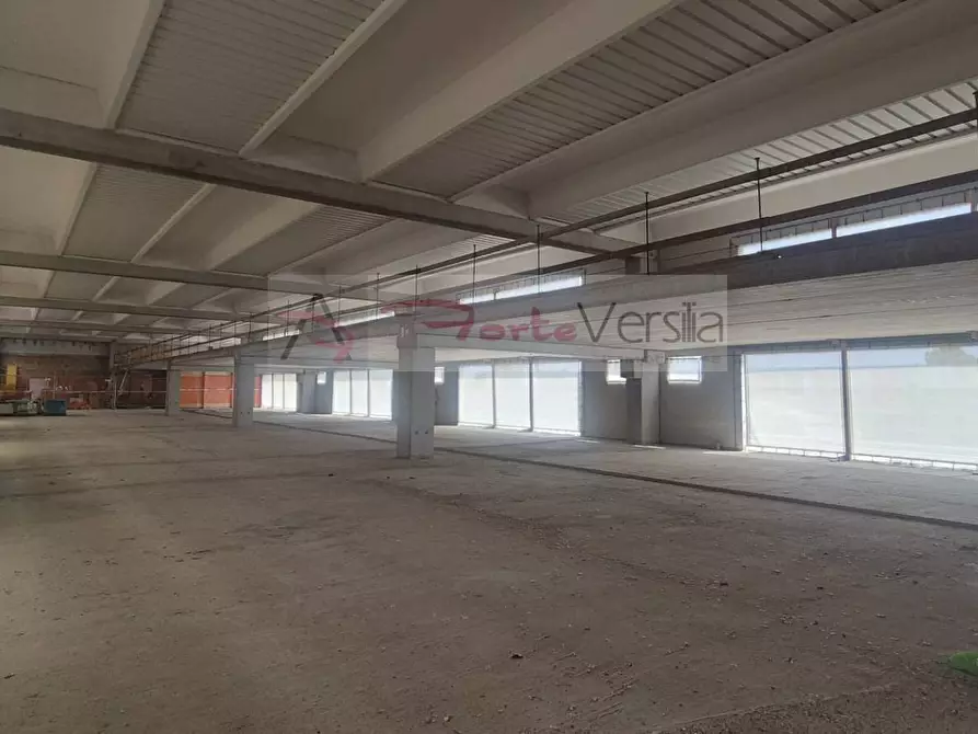 locale commerciale in vendita a Pietrasanta