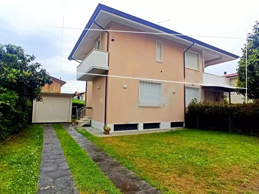 casa indipendente in vendita a Pietrasanta in zona Tonfano