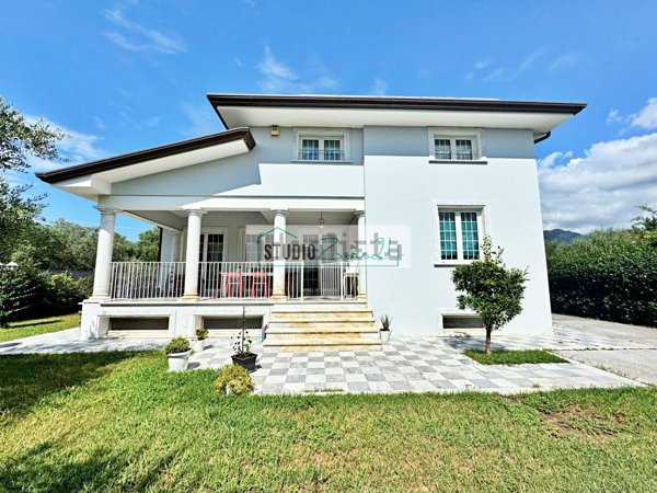casa indipendente in vendita a Pietrasanta