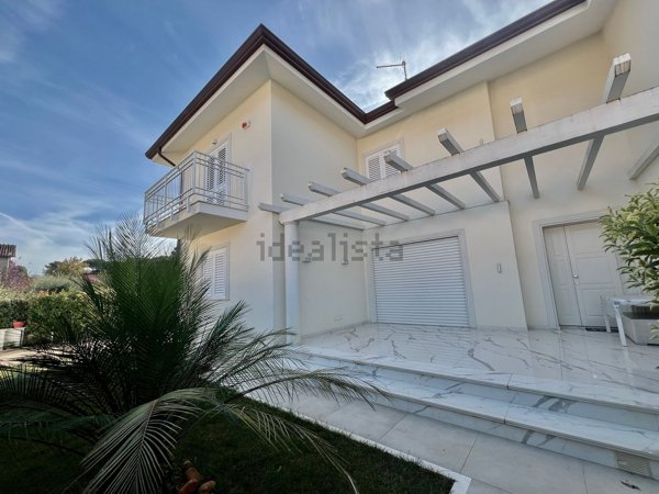 casa indipendente in vendita a Pietrasanta in zona Motrone