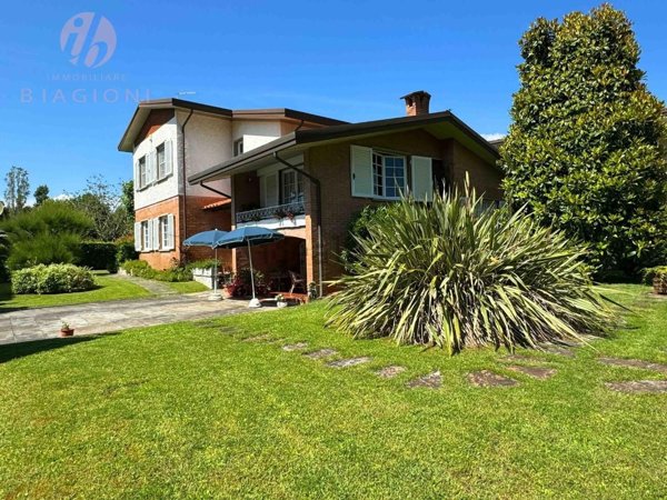 casa indipendente in vendita a Pietrasanta in zona Focette