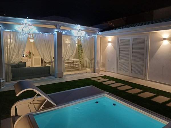 casa indipendente in vendita a Pietrasanta in zona Fiumetto