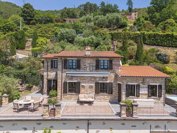 casa indipendente in vendita a Pietrasanta