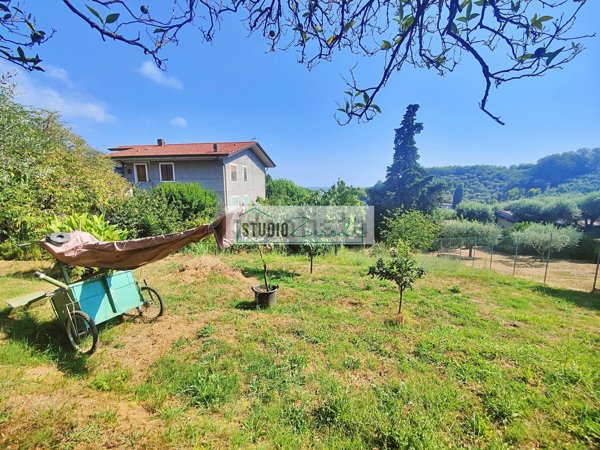 casa indipendente in vendita a Pietrasanta in zona Strettoia