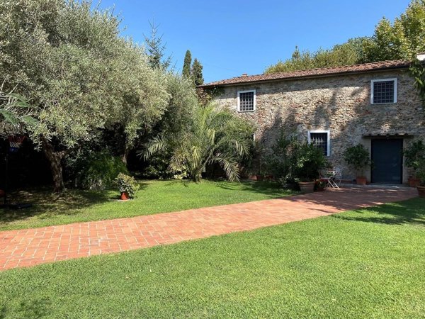 casa indipendente in vendita a Pietrasanta