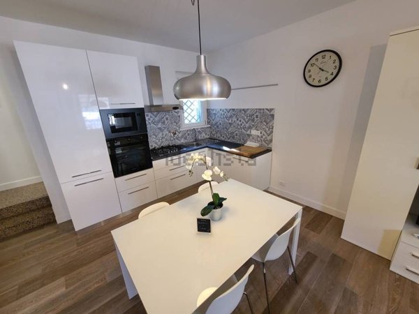 casa indipendente in vendita a Pietrasanta in zona Fiumetto