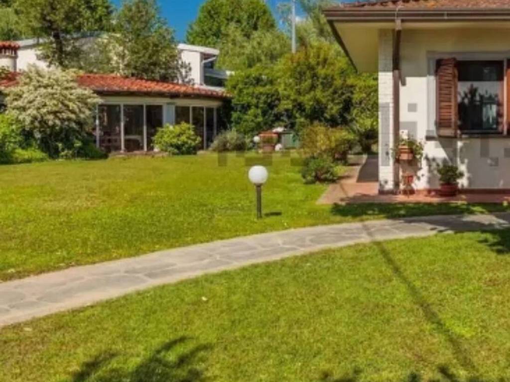 casa indipendente in vendita a Pietrasanta in zona Marina di Pietrasanta