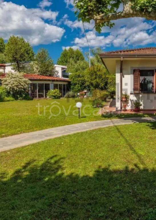casa indipendente in vendita a Pietrasanta in zona Marina di Pietrasanta