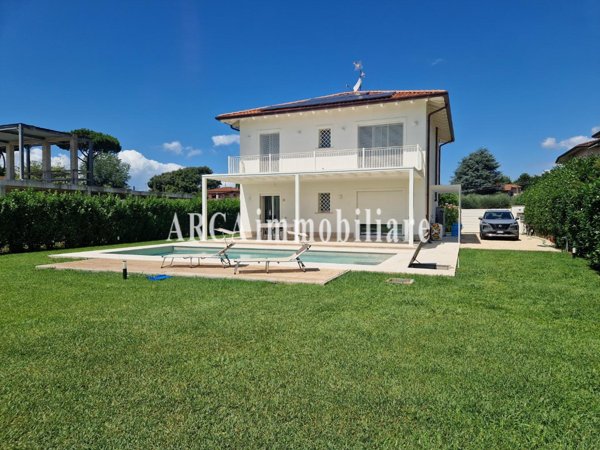 casa indipendente in vendita a Pietrasanta in zona Capezzano Monte