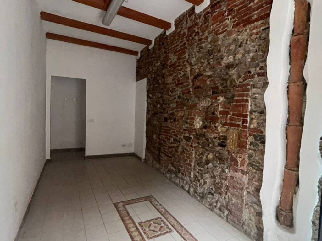 negozio in vendita a Pietrasanta