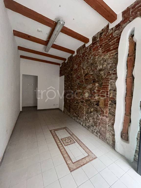 negozio in vendita a Pietrasanta