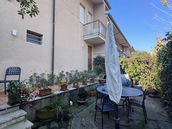 casa indipendente in vendita a Pietrasanta