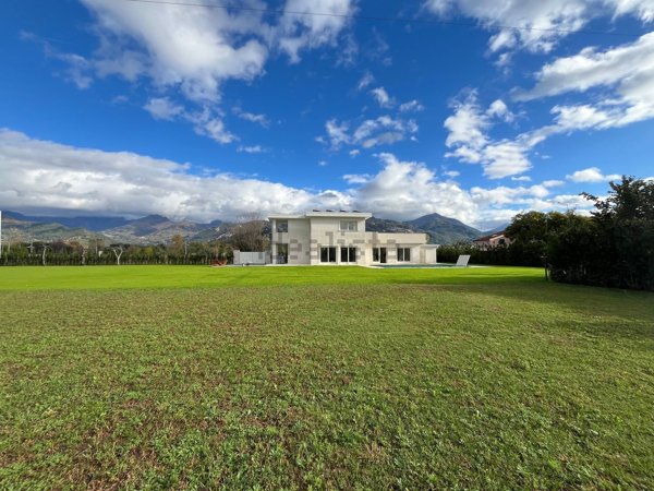 casa indipendente in vendita a Pietrasanta in zona Marina di Pietrasanta