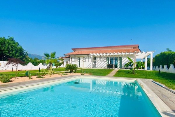 casa indipendente in vendita a Pietrasanta in zona Marina di Pietrasanta