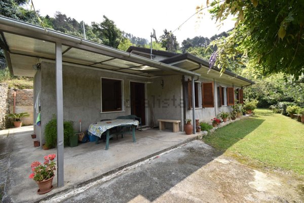 casa indipendente in vendita a Pietrasanta in zona Strettoia
