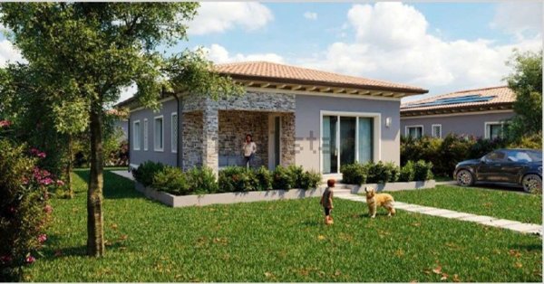 casa indipendente in vendita a Pietrasanta