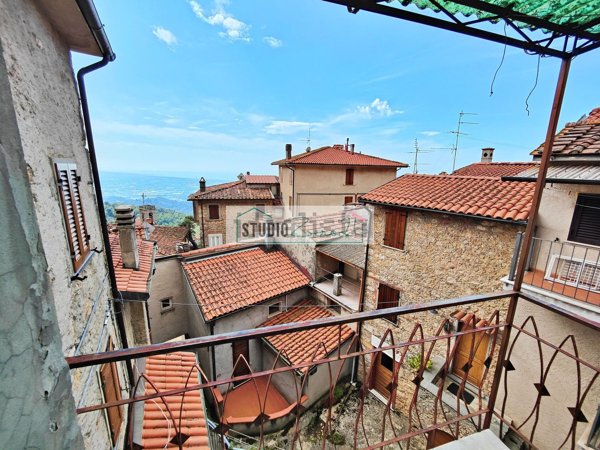 casa semindipendente in vendita a Pietrasanta in zona Capezzano Monte