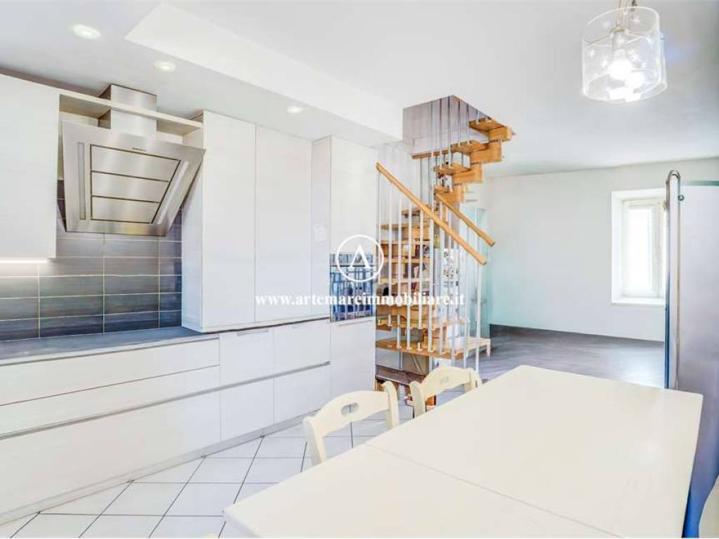 casa indipendente in vendita a Pietrasanta in zona Vallecchia