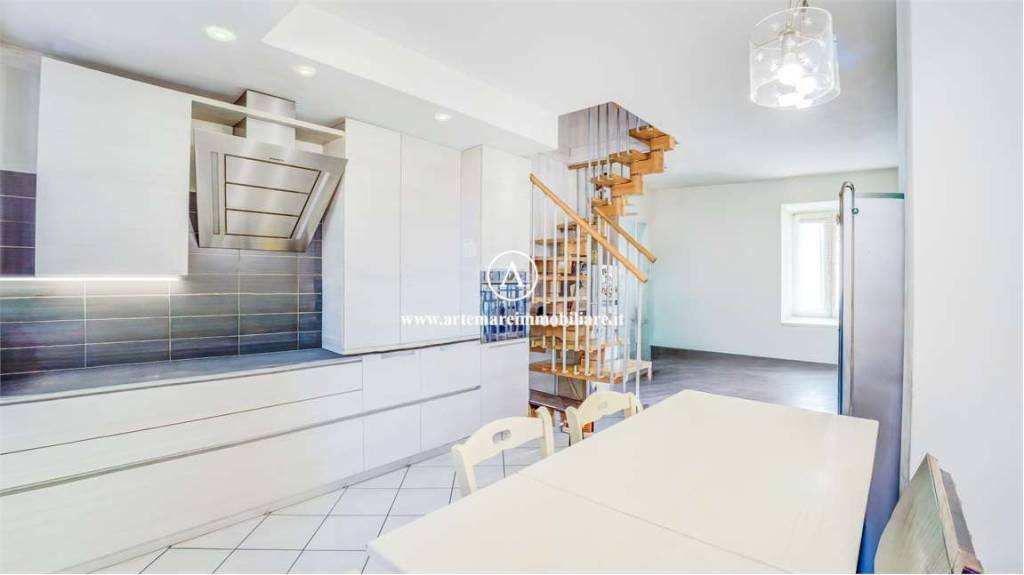 casa indipendente in vendita a Pietrasanta in zona Vallecchia