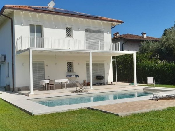 casa indipendente in vendita a Pietrasanta