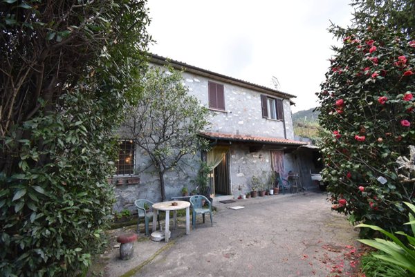 casale in vendita a Pietrasanta in zona Strettoia