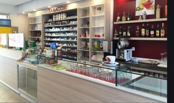 negozio in vendita a Pietrasanta