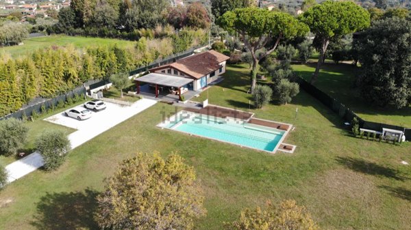 casa indipendente in vendita a Pietrasanta