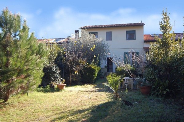 casa indipendente in vendita a Pietrasanta in zona Motrone