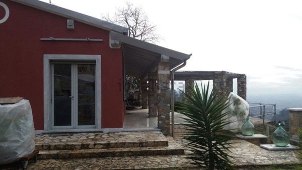 casa indipendente in vendita a Pietrasanta in zona Strettoia