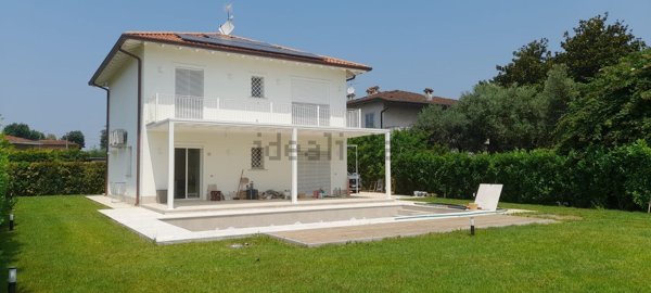 casa indipendente in vendita a Pietrasanta in zona Marina di Pietrasanta