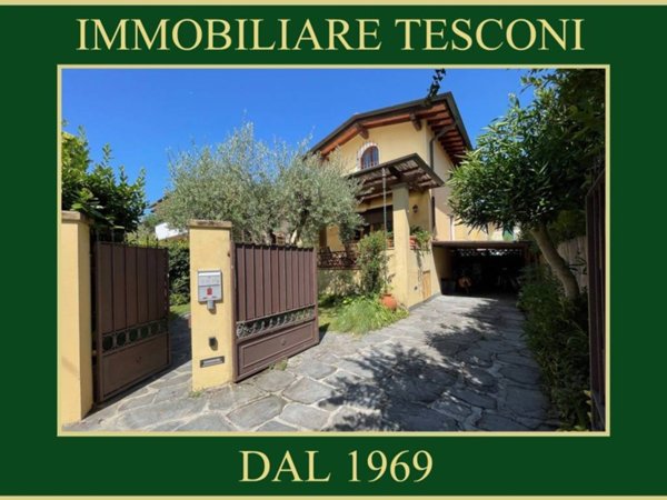 casa indipendente in vendita a Pietrasanta in zona Vignone