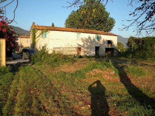 casale in vendita a Pietrasanta in zona Strettoia