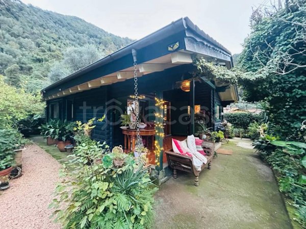 casa indipendente in vendita a Pietrasanta in zona Valdicastello