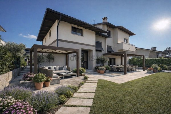 casa indipendente in vendita a Pietrasanta in zona Tonfano