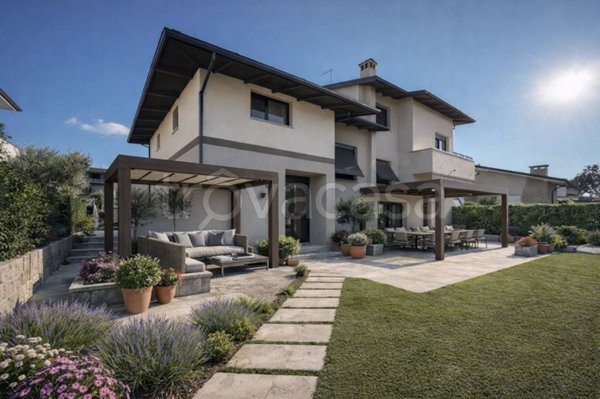 casa indipendente in vendita a Pietrasanta in zona Tonfano