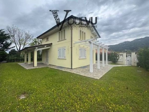 casa indipendente in vendita a Pietrasanta