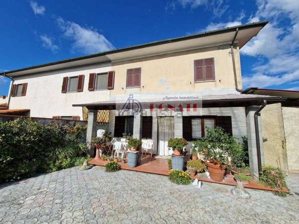 casa indipendente in vendita a Pietrasanta