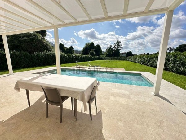 casa indipendente in vendita a Pietrasanta