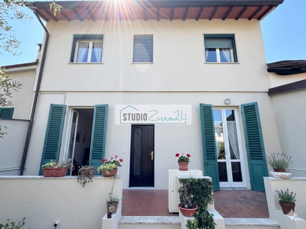 casa indipendente in vendita a Pietrasanta in zona Marina di Pietrasanta