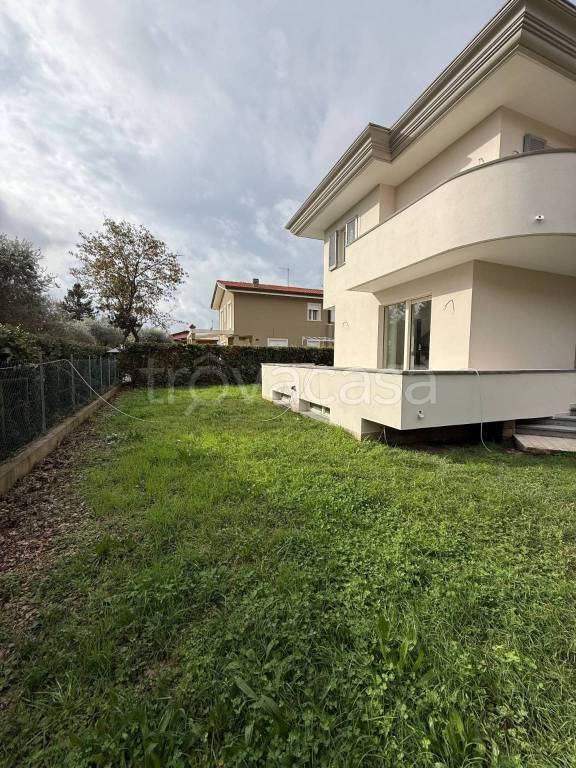 casa indipendente in vendita a Pietrasanta