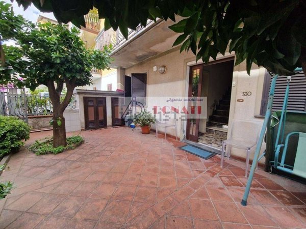 casa indipendente in vendita a Pietrasanta in zona Crociale