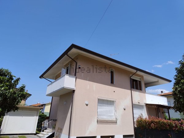 appartamento in vendita a Pietrasanta in zona Tonfano