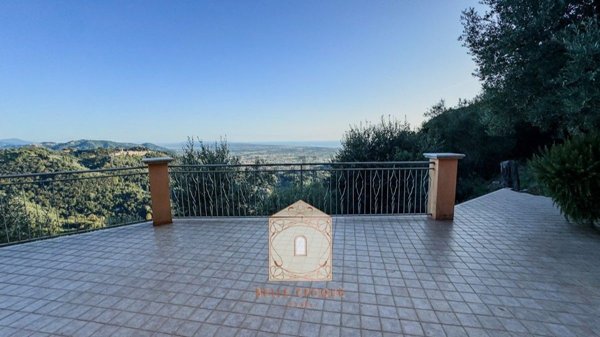 casa semindipendente in vendita a Pietrasanta