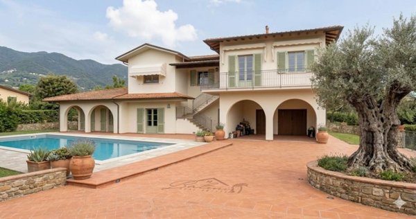 casa indipendente in vendita a Pietrasanta in zona Focette