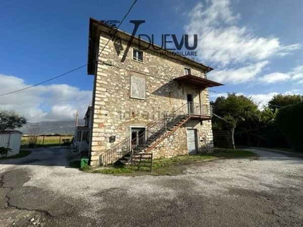 casa indipendente in vendita a Pietrasanta in zona Motrone