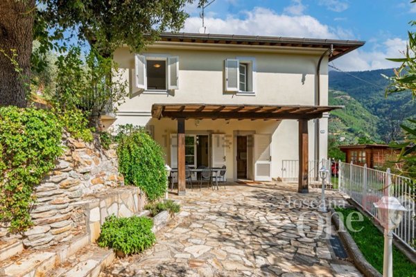 casa indipendente in vendita a Pietrasanta