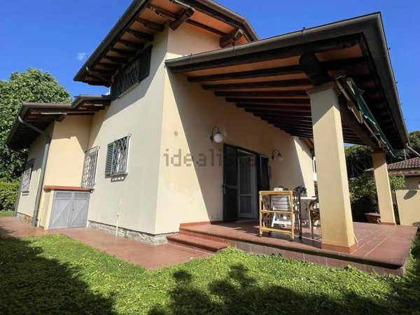 casa indipendente in vendita a Pietrasanta in zona Tonfano